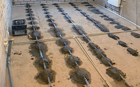 Укладання плитки на підлогу своїми руками.