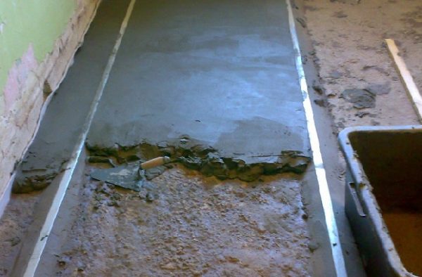 Укладання плитки на підлогу самому.